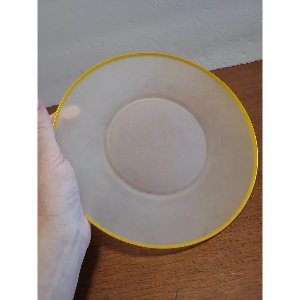ANCHOR HOCKING VINTAGE 8 in. Frosted Glass Plate Set 2 With Yellow Rim